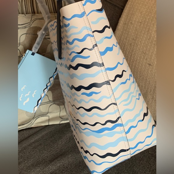 Authentic KATE SPADE Reversible Leather Sail boat print Tote/removable wristlet - Picture 5 of 14